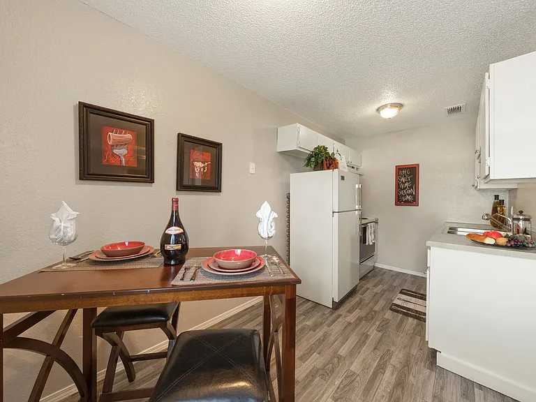 Kitchen & Dining Area