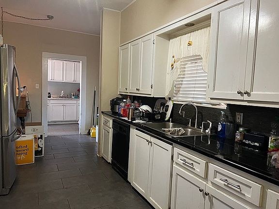 3rd image of 514 E Angelina St