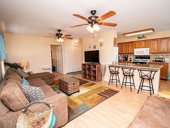 2nd image of 2382 Mount Hood Lane