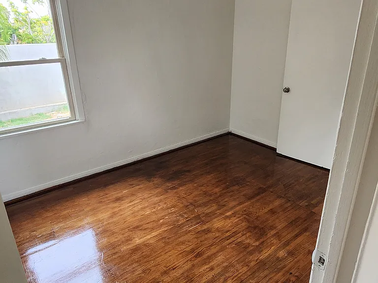 3005 E 16th St — Photo 15