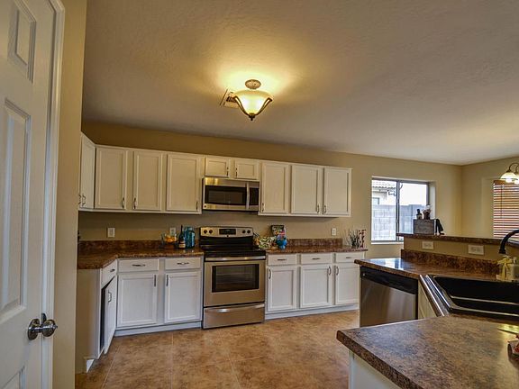 3rd image of 547 N 105th Pl