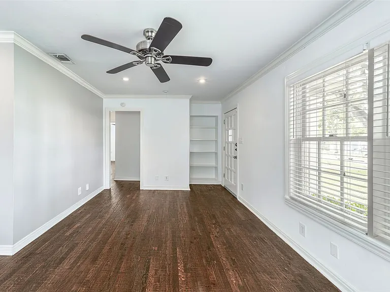7302 Kenwell St — Photo 17