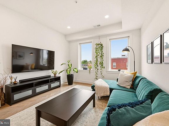 4th image of 838 Varnum St NW #11