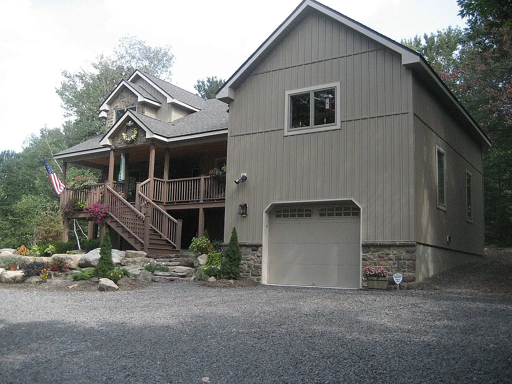380 Miller Dr photo 1