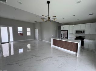2810 27th St SW, Lehigh Acres, FL 33976