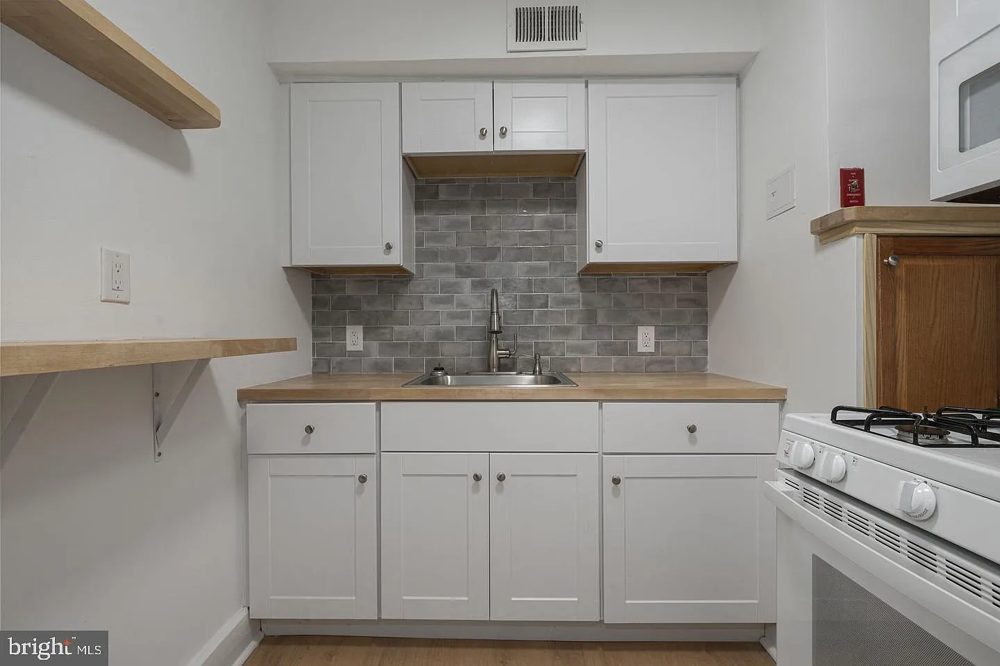 1 bed, 1.0 bath, 900 sqft, $1,650 — Photo 1