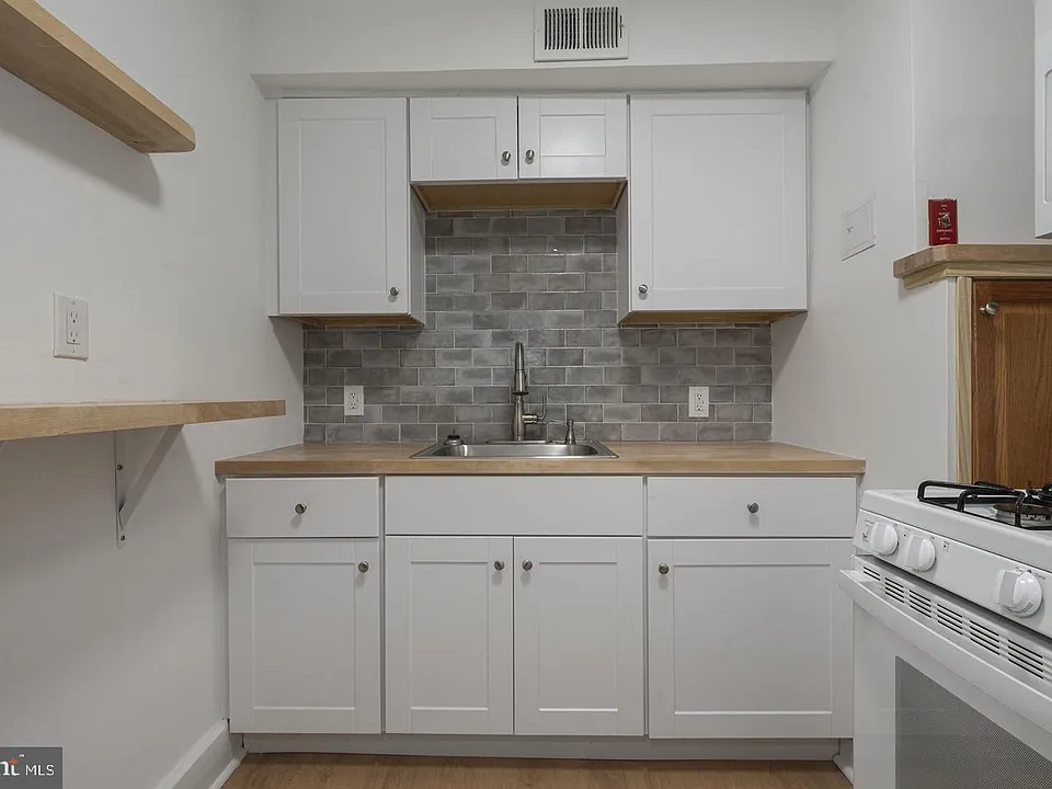 305 Main St #4