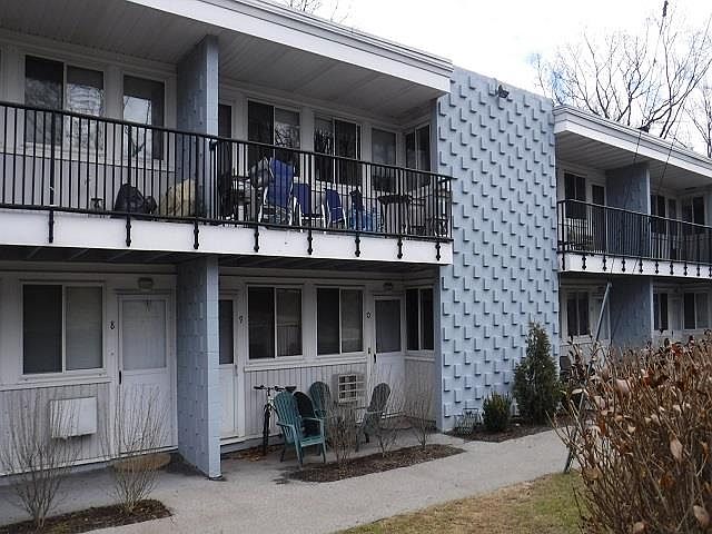 1st image of 9 Wyndover Woods Ln APT 10