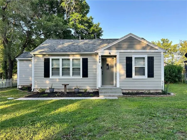 929 N Sycamore St, Ottawa, KS 66067