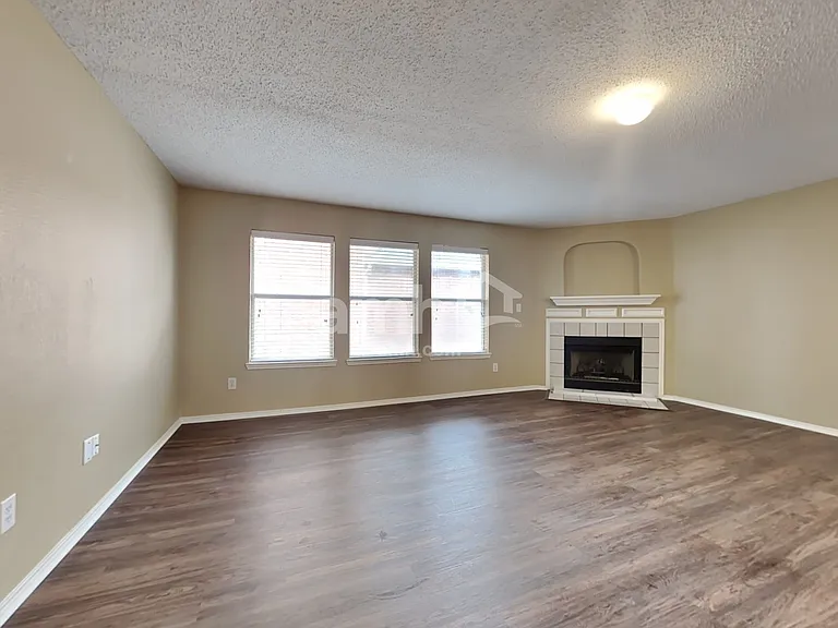 605 Woodlands Mnr — Photo 7