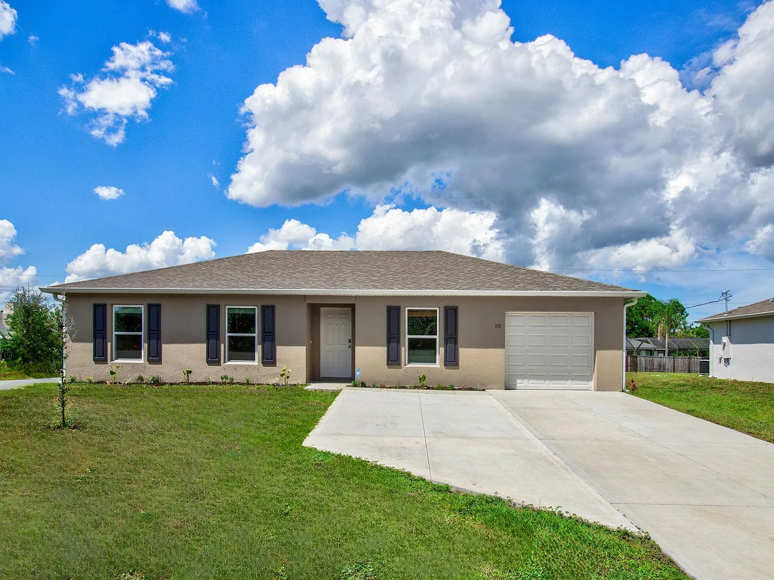 3 bed, 2.0 bath, 1221 sqft, $1,900 — Photo 1