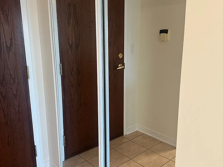 39 Oneida Cres #408 — Photo 9