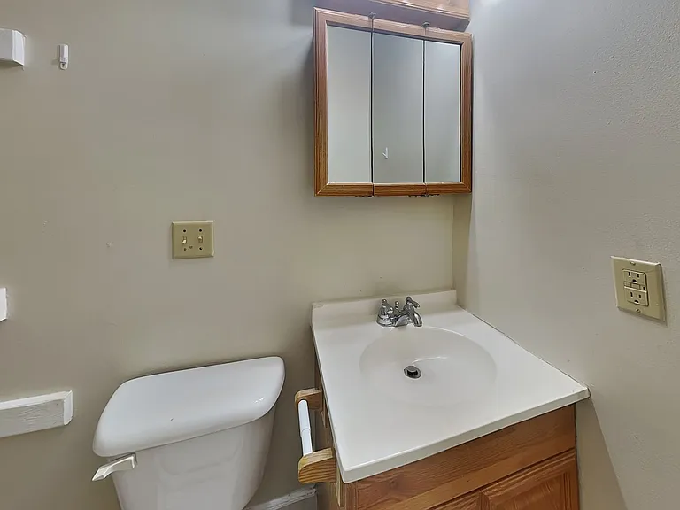 1394 Indianola Ave — Photo 15