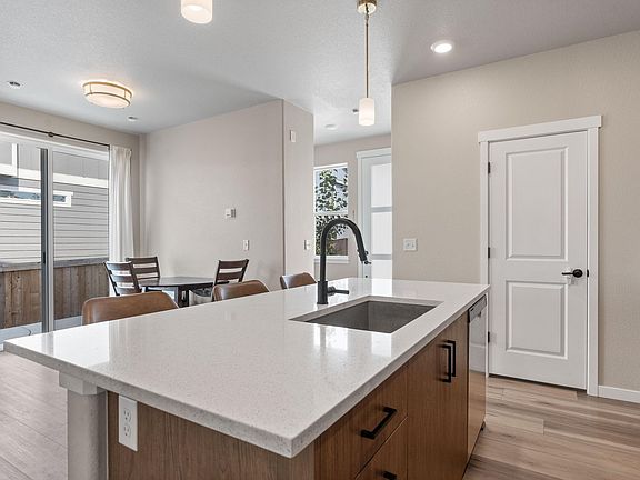 5th image of 1044 Buck Valley Dr