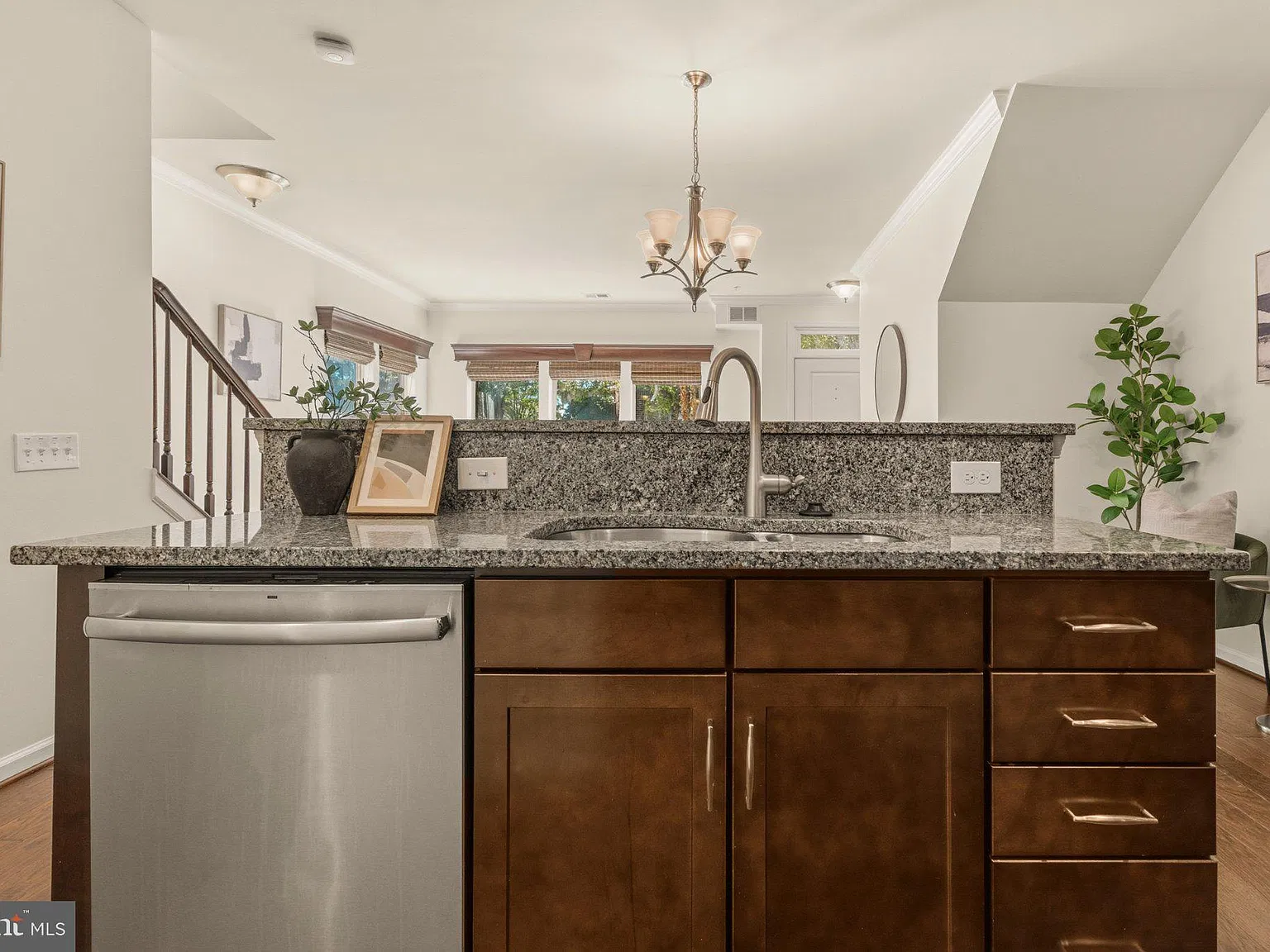 3 bed, 2.5 bath, 1707 sqft, $3,200 — Photo 4