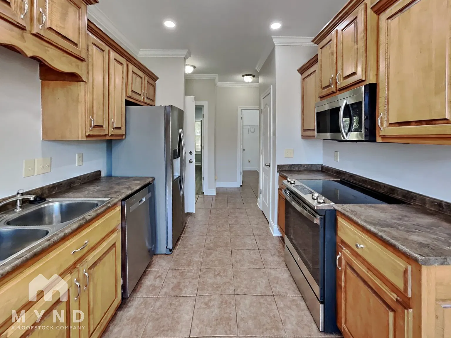 3 bed, 2.0 bath, 1770 sqft, $1,677 — Photo 2