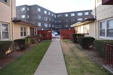 4th image of 5511 W Higgins Ave APT 1B