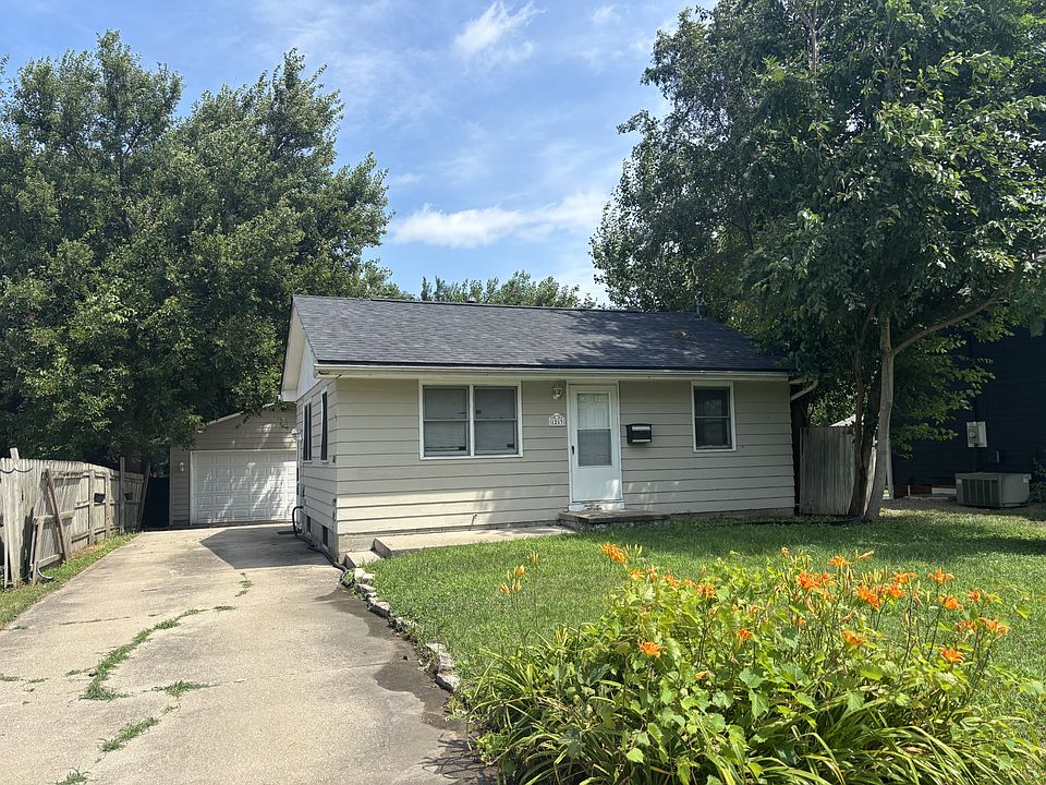 1st image of 1253 E 28th St
