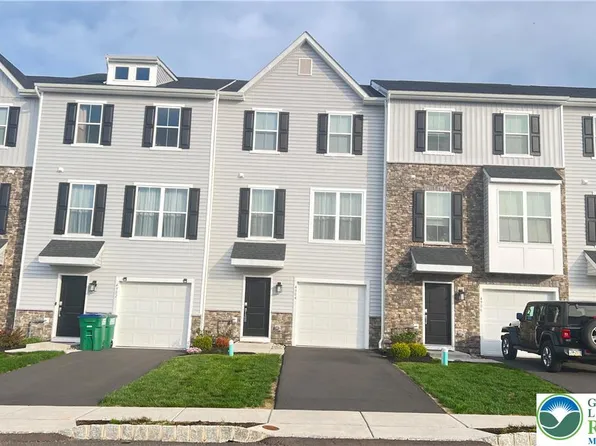 4904 Brookside Ct, Coopersburg, PA 18036