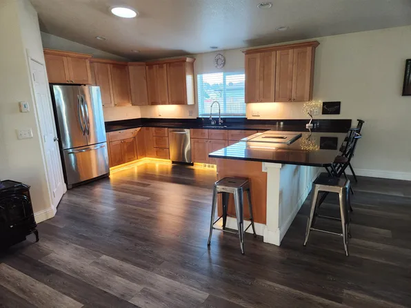 33013 G Pl, Ocean Park, WA 98640