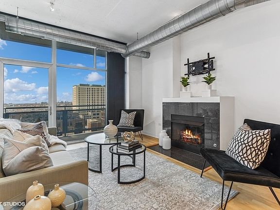 2nd image of 1305 S Michigan Ave APT 1103