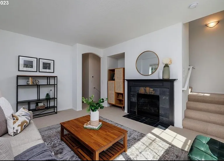 851 NE Caden Ave — Photo 22