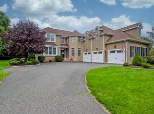 7 Harvest Moon Ln, Westfield, MA 01085