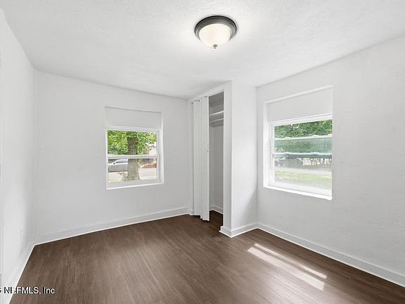 5th image of 1823 W 44th St
