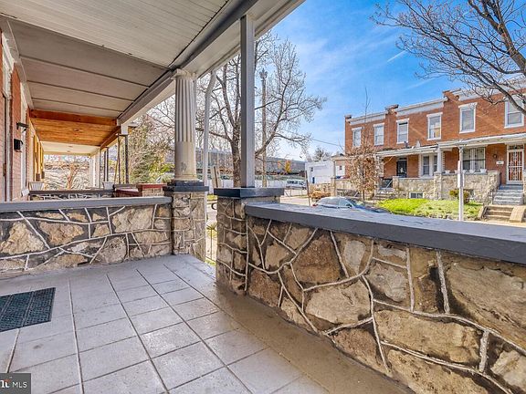 5th image of 2517 Robb St