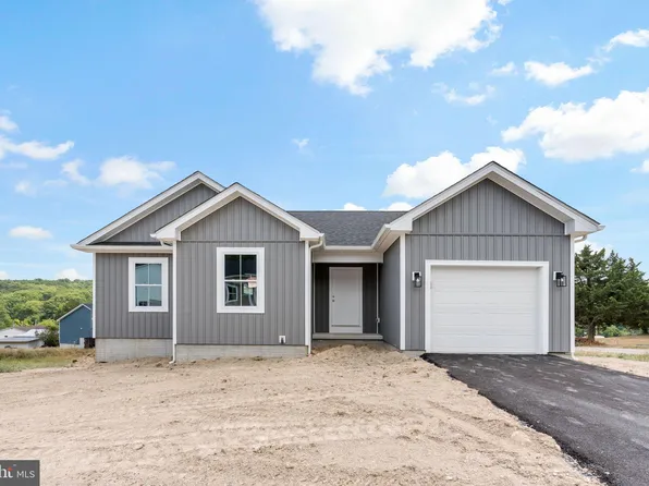14 Andrew Ct, Berkeley Springs, WV 25411
