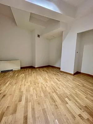 Rented by NY Living Solutions | media 21