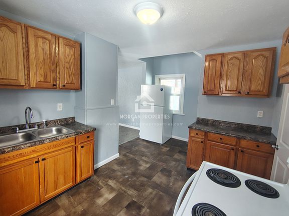 3rd image of 1001 W 1st St APT 1