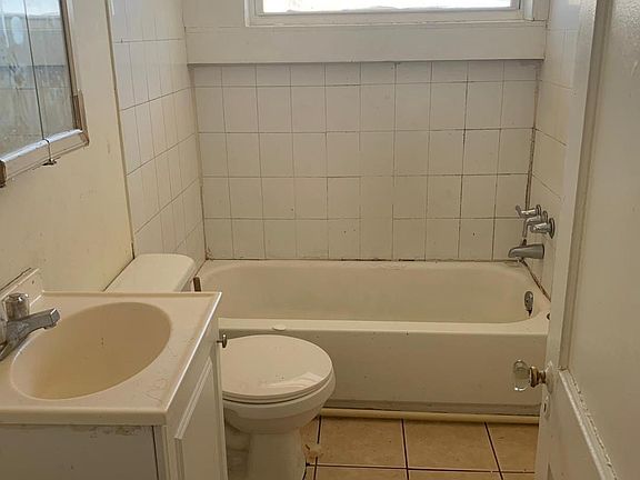 4th image of 5501 Beaumont Ave