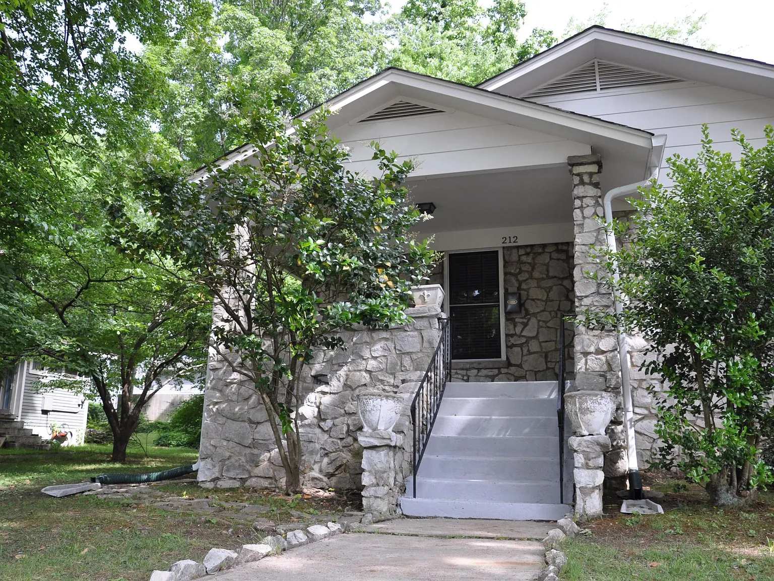 3 bed, 1.5 bath, 1366 sqft, $2,100 — Photo 1