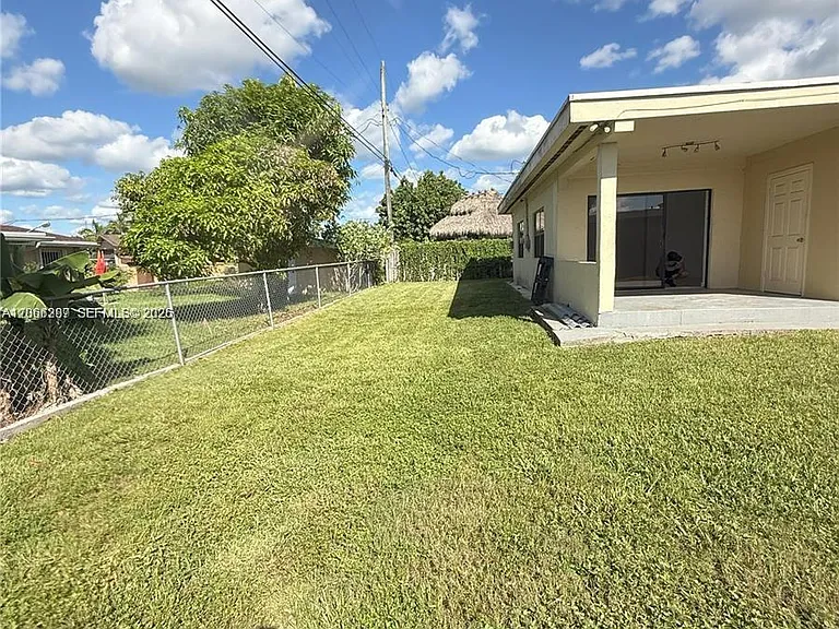 11821 SW 185th Ter — Photo 16