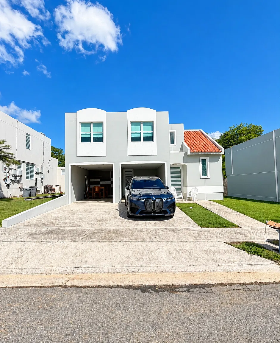 4 bed, 2.5 bath, 1972 sqft, $2,300 — Photo 1