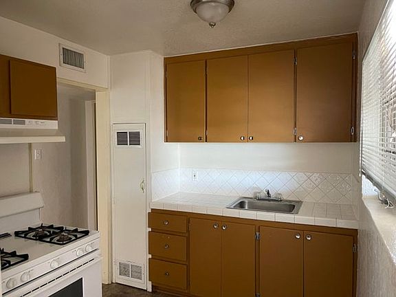 5th image of 701 W Yandell Dr APT 10