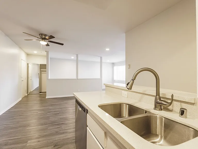 4444 Ensign Avenue — Photo 39