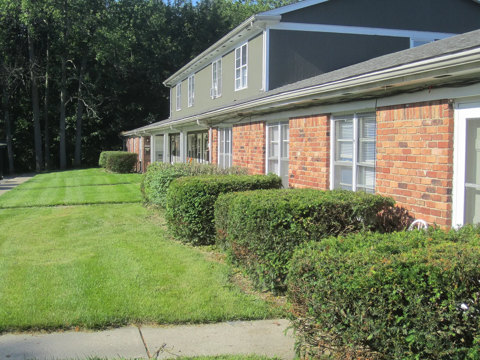 Emerton Place Townhomes — Photo 1