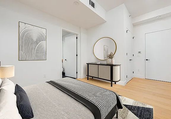 4th image of 212 W 124th St #807