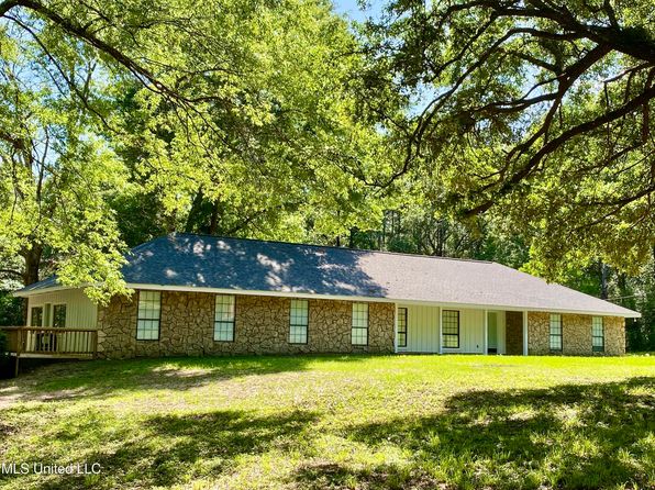 256 Lake David Dr, Picayune, MS 39466