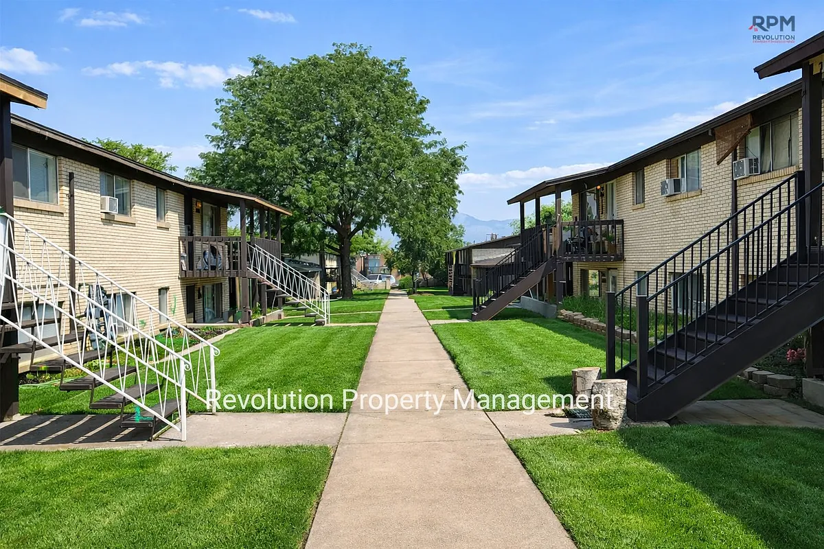 Building Photo - 450 W 4900 S #9