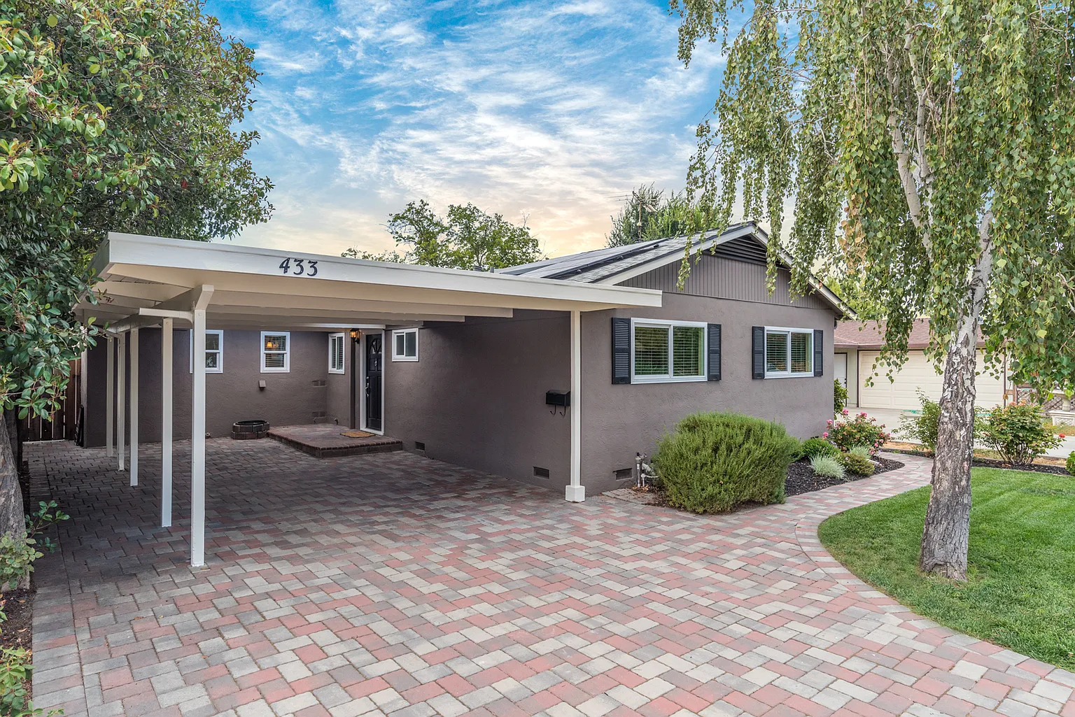 433 Hillcrest Ave photo 1