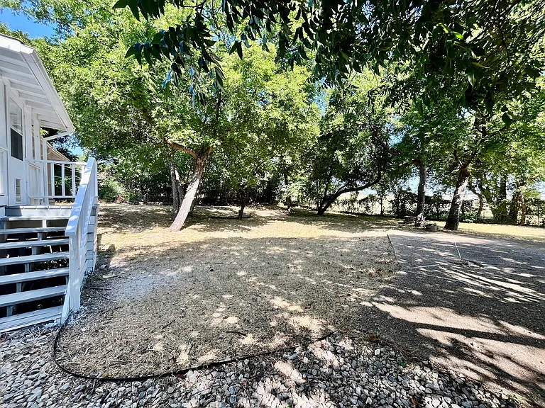 830 Blackburn St — Photo 35