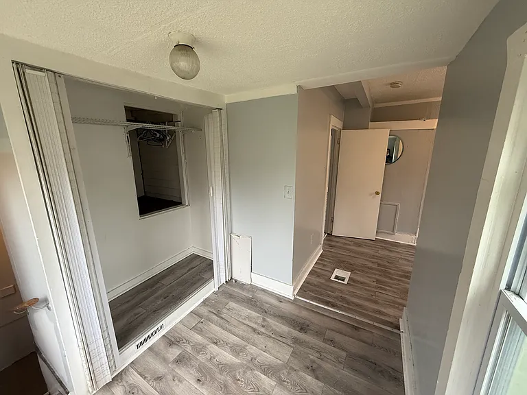 442 S Marshall St — Photo 5
