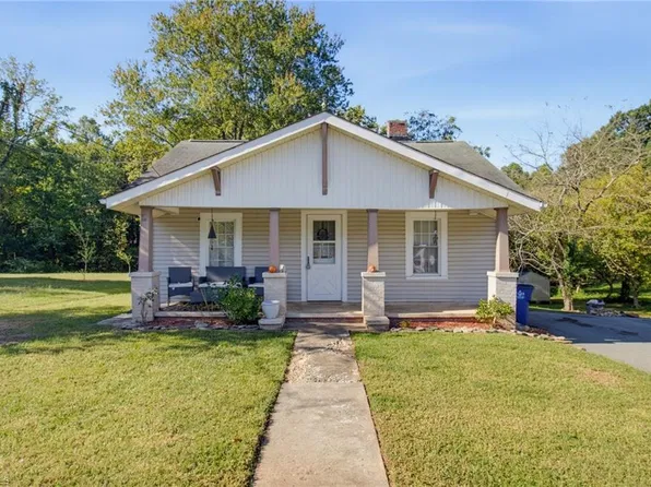 4736 White Rock Rd, Winston Salem, NC 27105