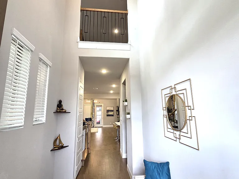 8066 Glastonbury Dr — Photo 2