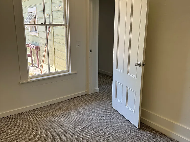 659 Sandercock St — Photo 13