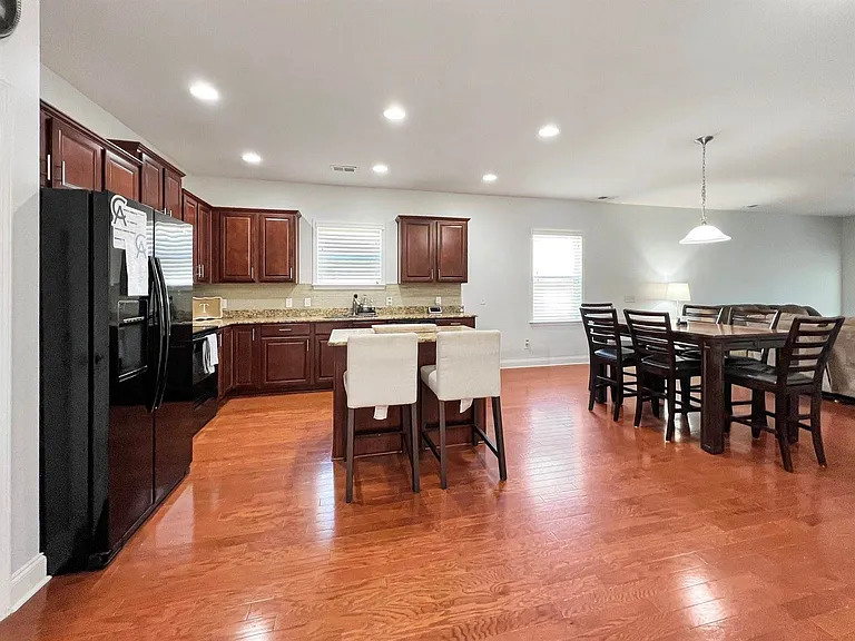 4809 Pitkin Ave — Photo 6