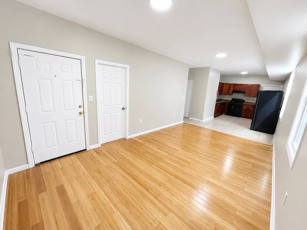 Building Photo - 110 Chadwick Ave #2